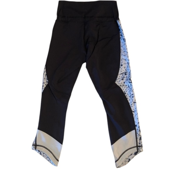 Lululemon Retreat 7/8 Cropped Navy Leggings Size 4 - Picture 4 of 7